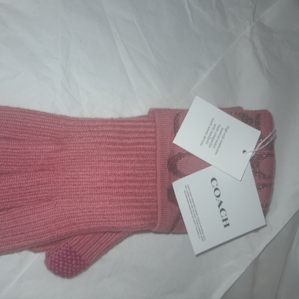 New Coach Knit Singature Tech Gloves In Watermellon ❄️ NWT (FIRM) - Picture 5 of 5